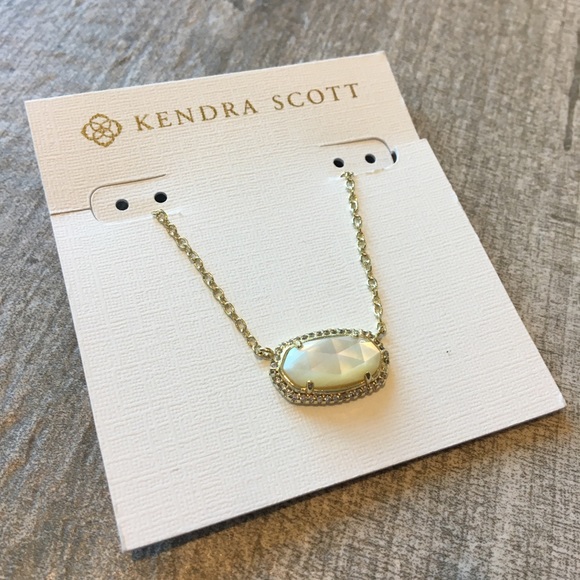 NWT Elisa Gold Pendant Necklace In White Pearl - Picture 4 of 6